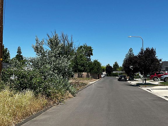 4th image of 816 Nicholas Lee Dr