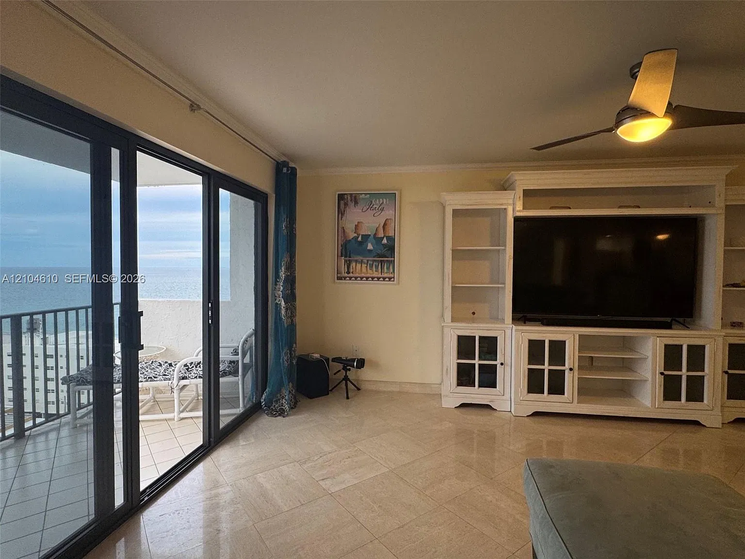 Summit Condo — Photo 4