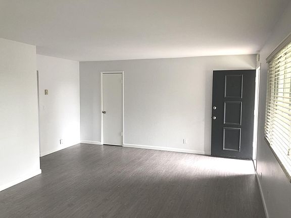 3rd image of 410 W Micheltorena St APT 2