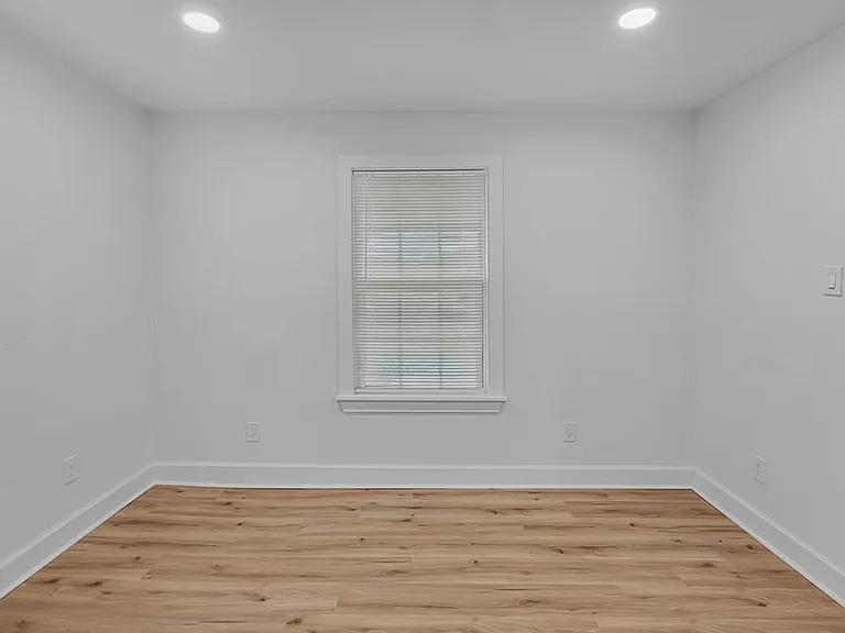2525 Cole Ave — Photo 11