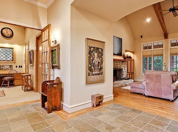 4th image of 9325 Lanshire Dr
