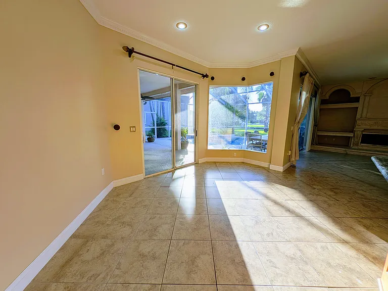 5667 Wellington Ct — Photo 11