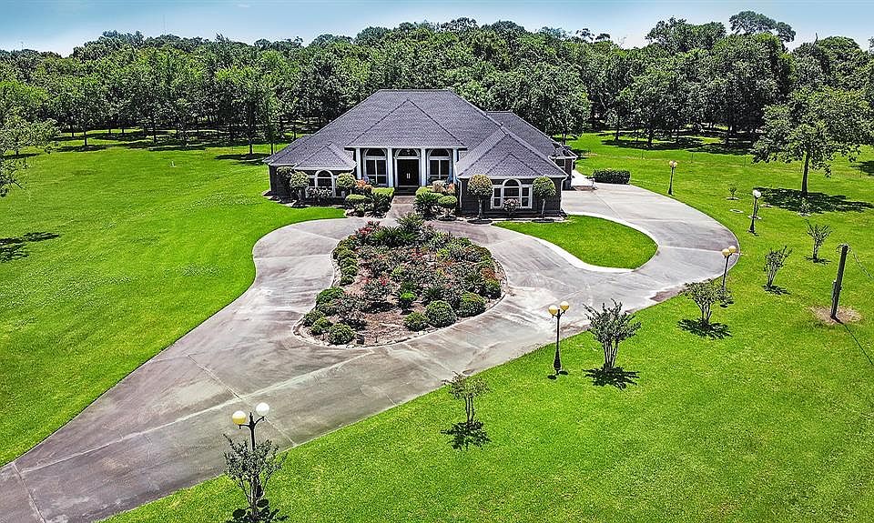 1st image of 435 Bayou End Cir