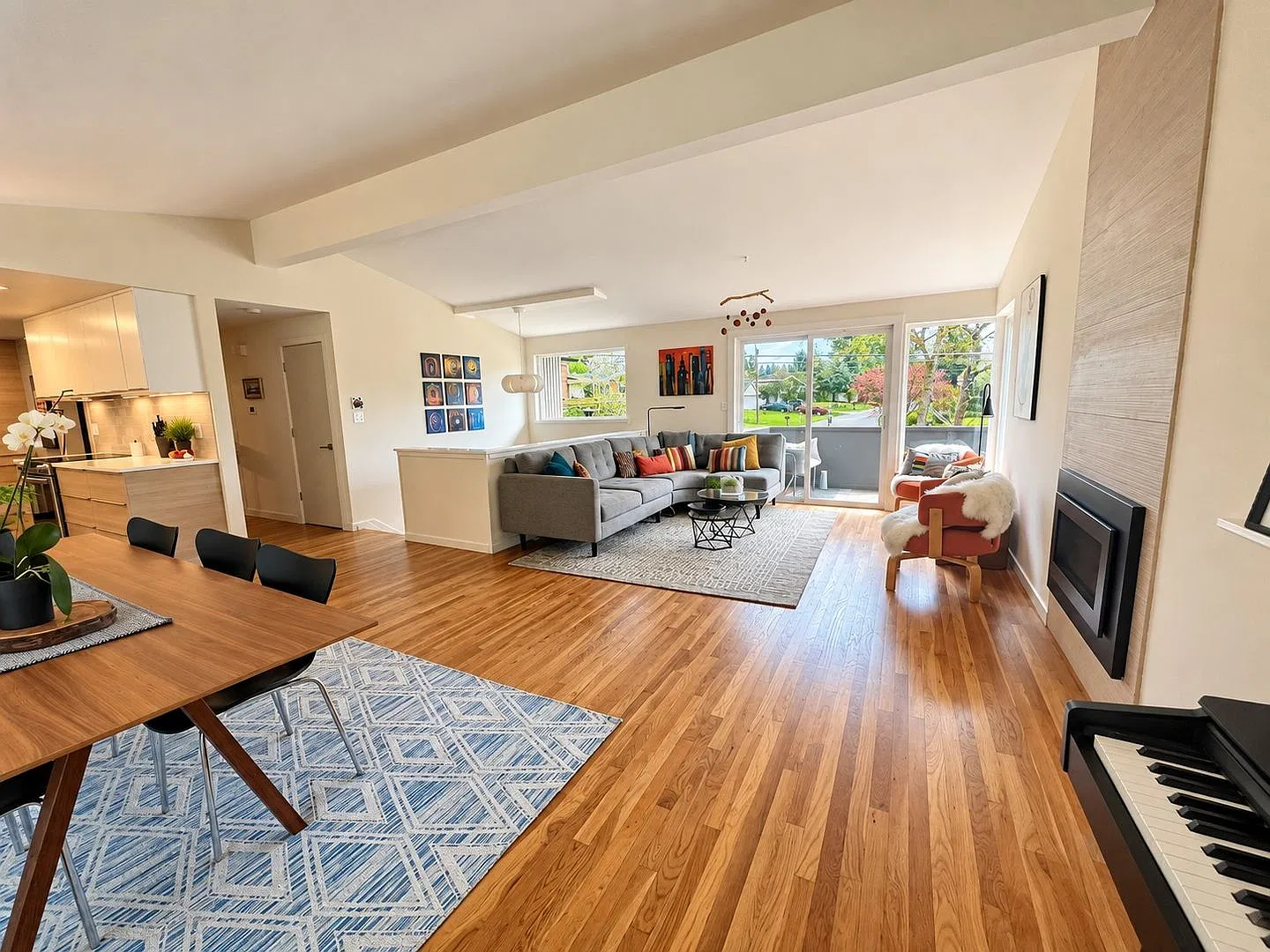 4Bd/2.25Ba Bellevue Home — Photo 2