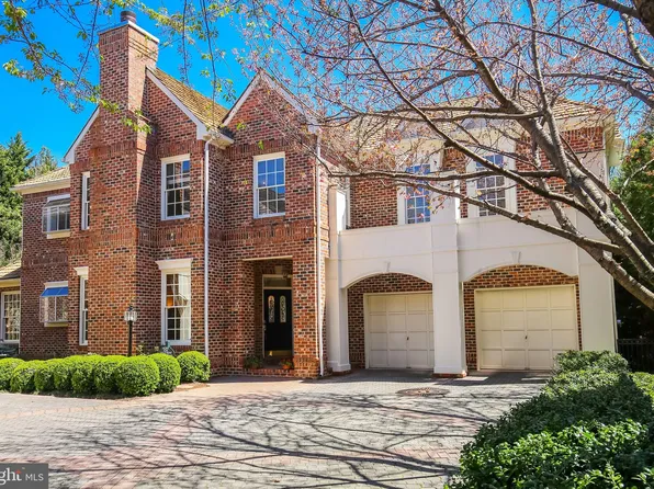 9118 Town Gate Ln, Bethesda, MD 20817