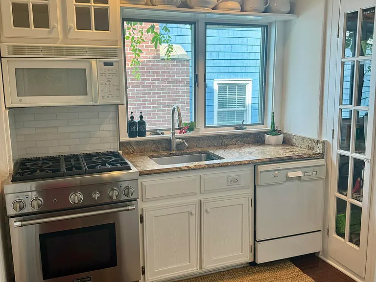 312 Boston Blvd — Photo 16