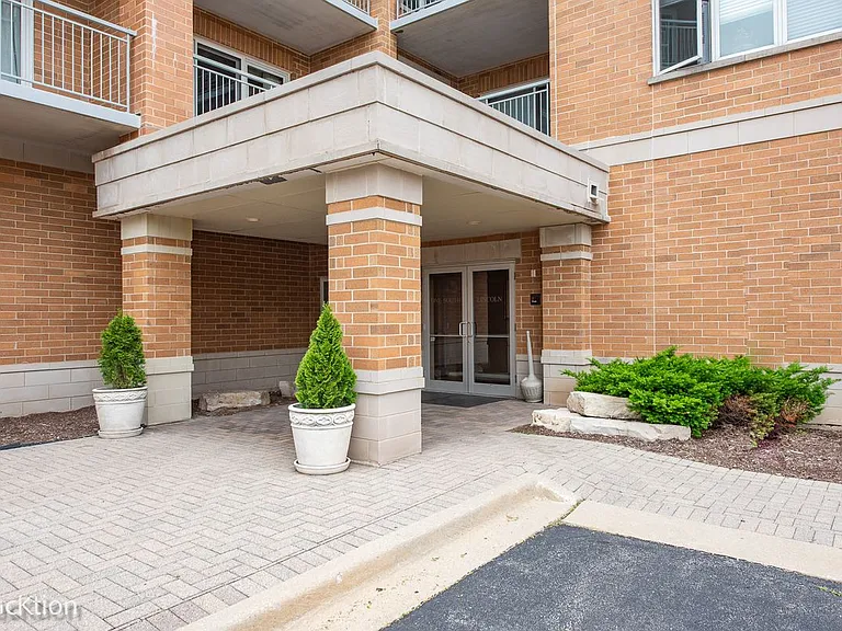 1 S Lincoln Ave #208 — Photo 4