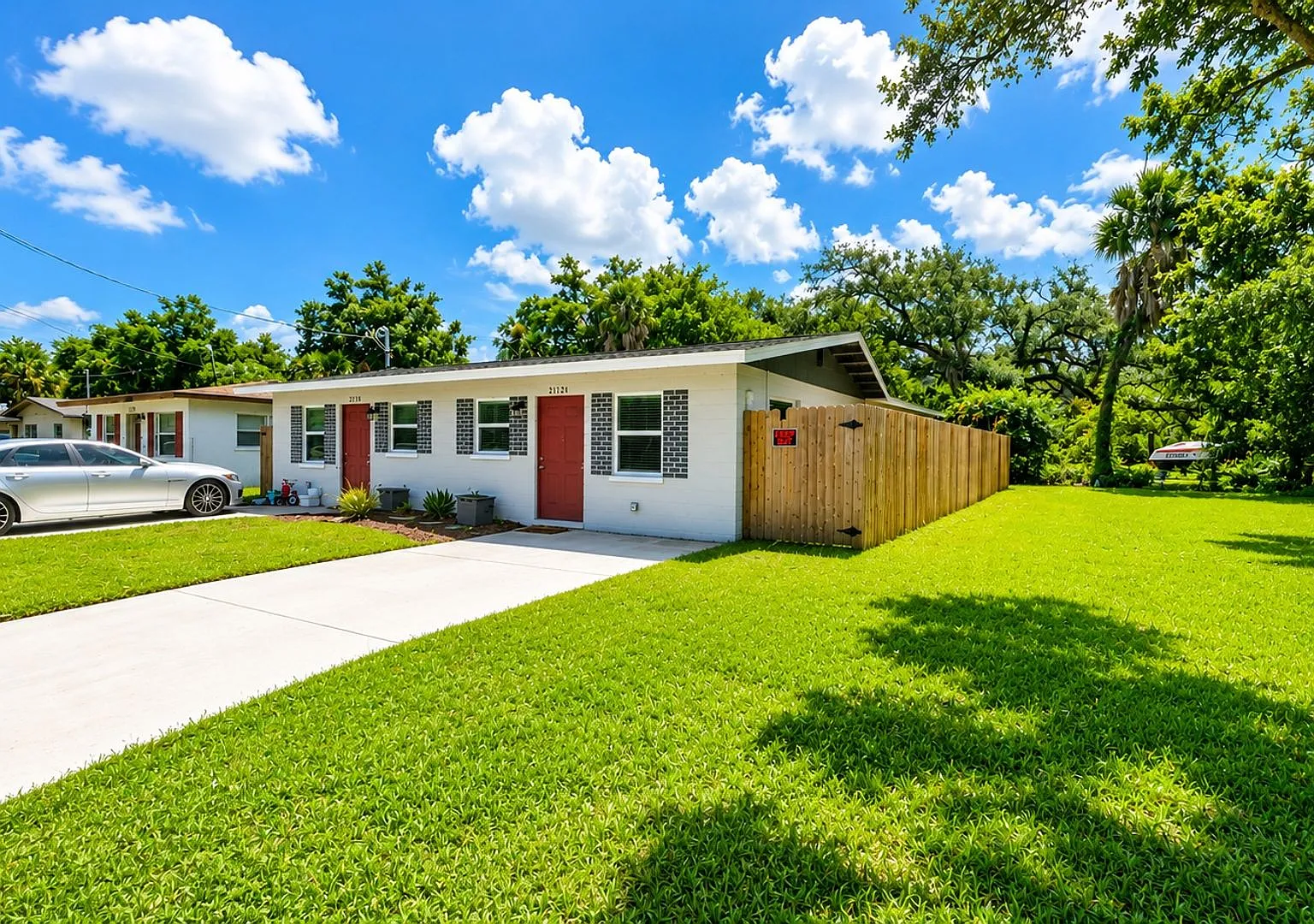 Annual UNfurnished Beautifully totally renovated duplex in Sarasota — Photo 1
