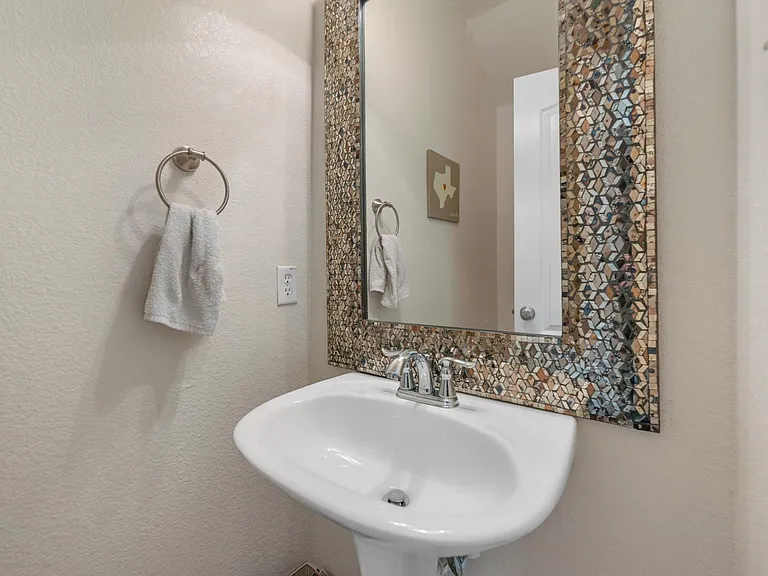 1905 Francis Ct — Photo 14