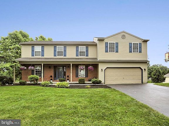 2nd image of 54 Farmingdale Ln