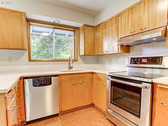 3rd image of 1133 SE 37th Ave