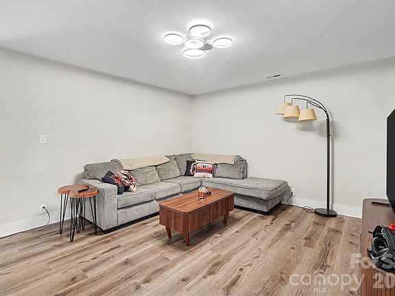 3rd image of 117 Danita Dr