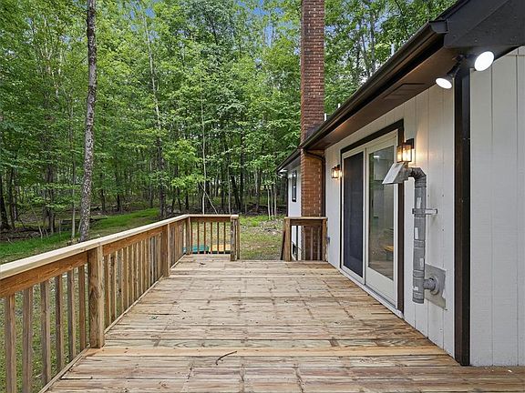 3rd image of 256 Birch Hollow Dr