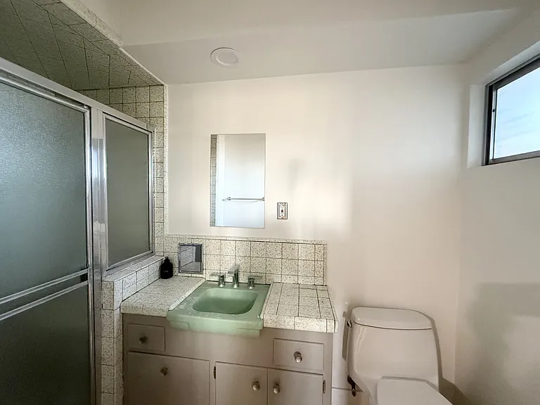9721 Orangewood Ave — Photo 17