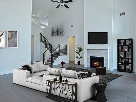 3rd image of 536 Mendocino Ln
