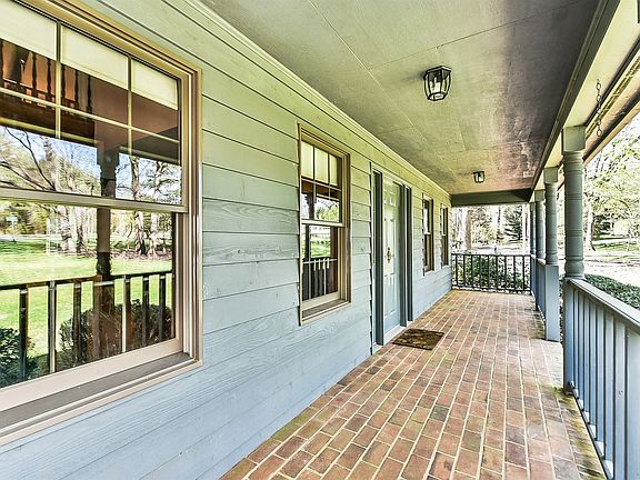 2nd image of 4025 Rollingwood Cir