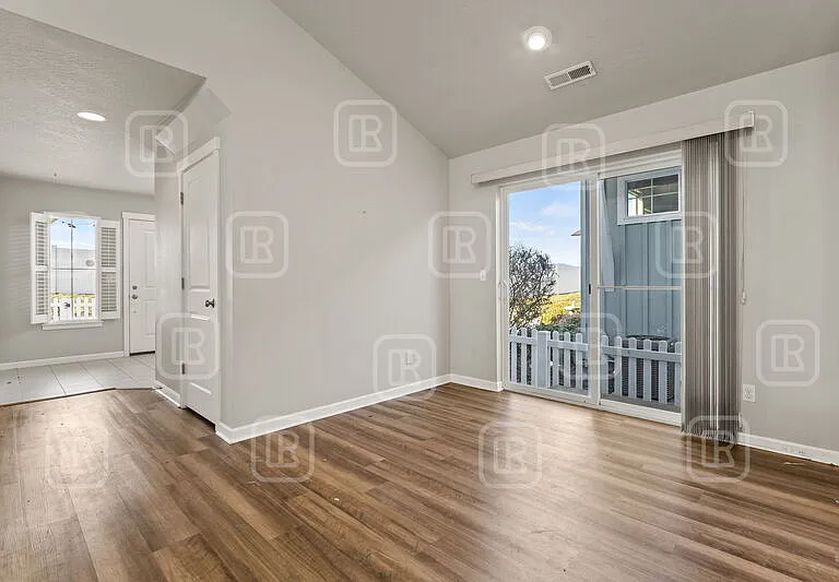 2211 N Oakland Ln — Photo 20