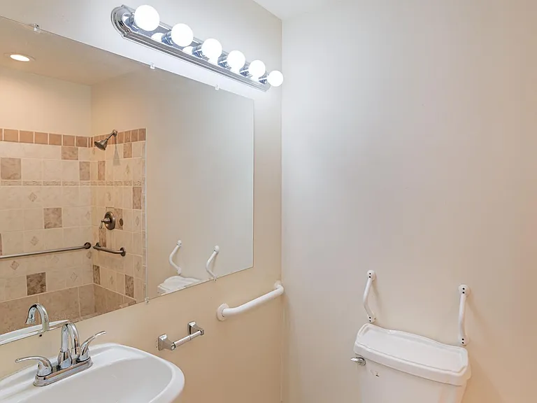 5640 Waterford Ct — Photo 13