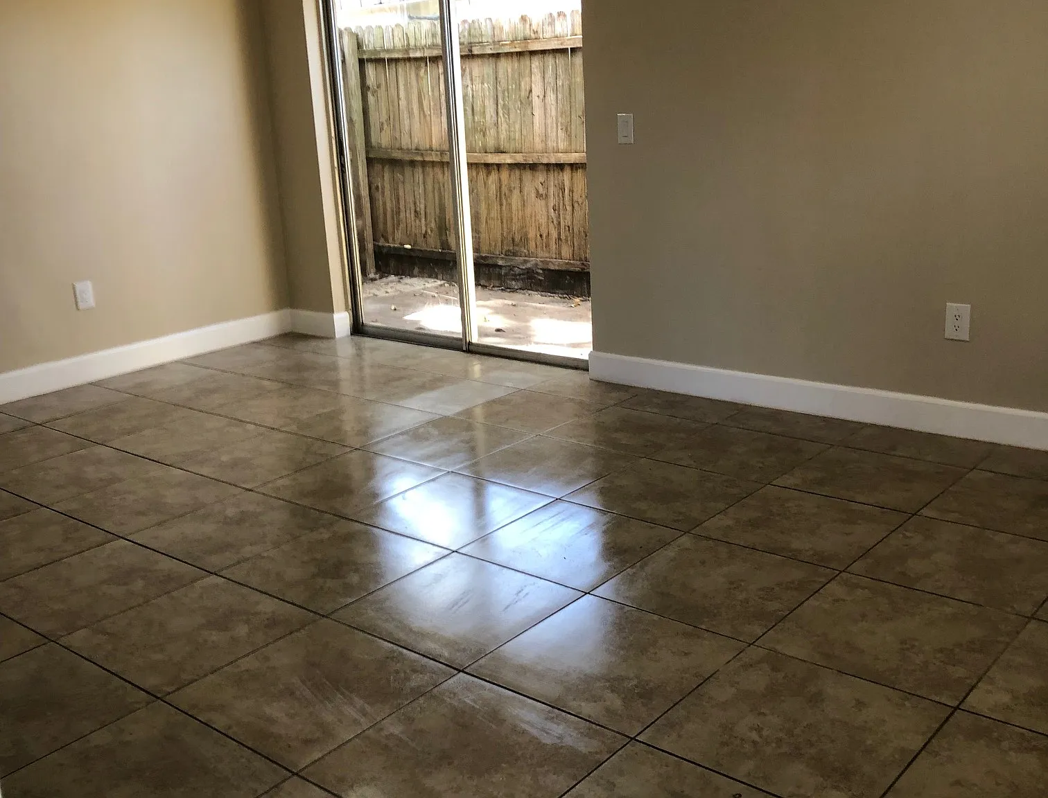 2 bed, 850 sqft, $1,385 — Photo 1