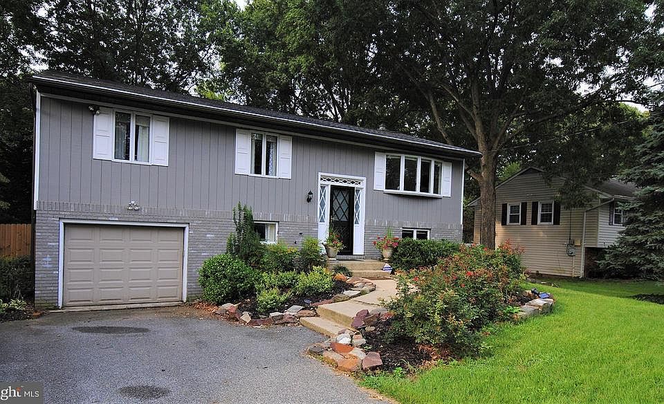 1st image of 959 Dogwood Tree Dr