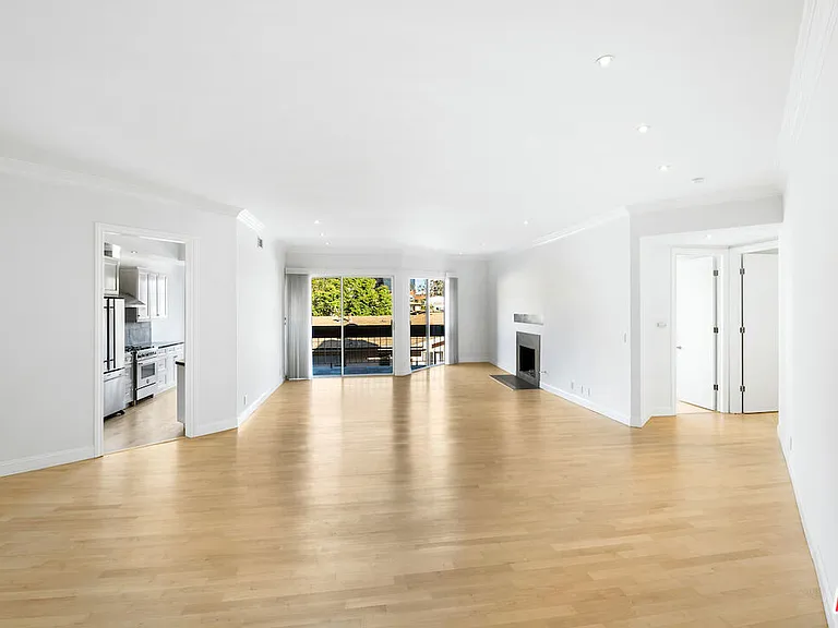 11628 Montana Ave #206 — Photo 12
