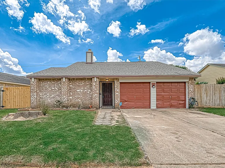 16319 La Luna Dr — Photo 1