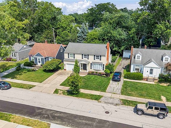 2nd image of 351 Oakmoor Rd