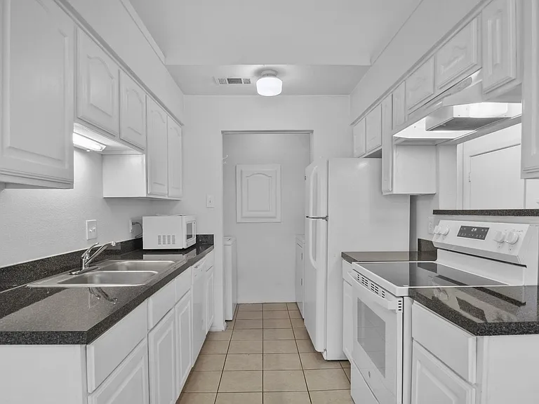 5720 Cedar Creek Dr — Photo 11