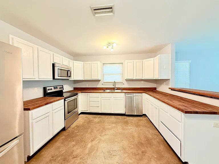 17048 Harry Jones Rd — Photo 2