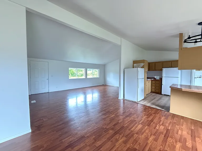823 W Larson Rd — Photo 4