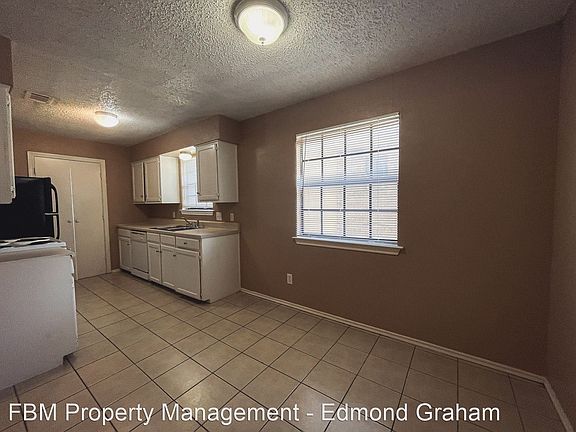 5th image of 613 W Gilmer St APT B