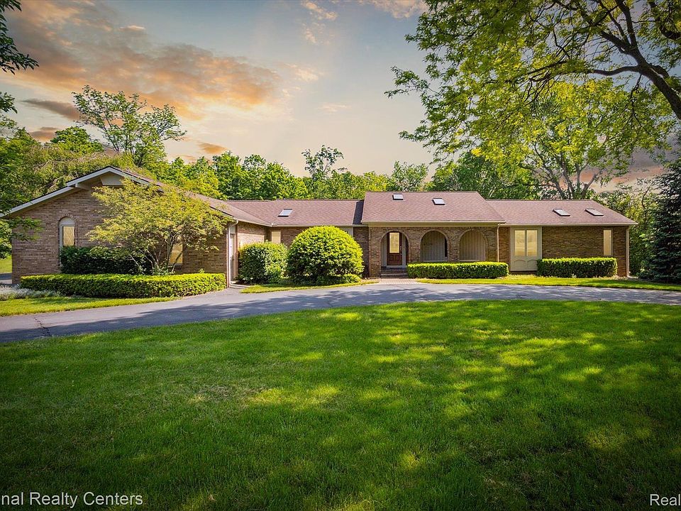 1st image of 41276 Llewelyn Dr