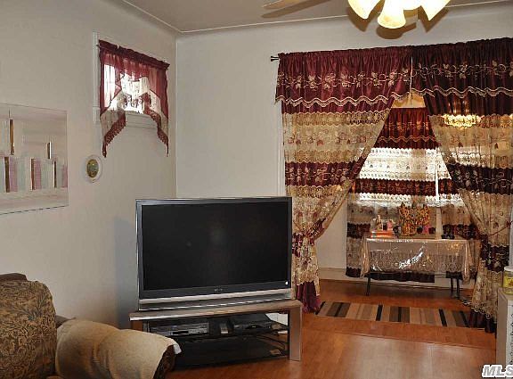 4th image of 9056 185th St