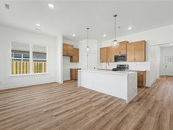 2nd image of 221 Kristen Ln