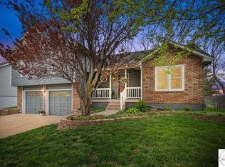 1740 NE Ridgeview Dr, Lees Summit, MO 64086