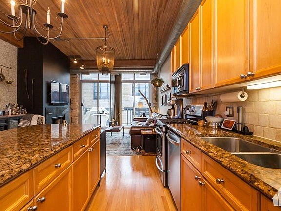 3rd image of 2333 W Saint Paul Ave #316F