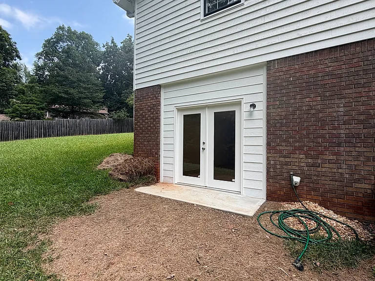 402 Skyline Dr — Photo 28