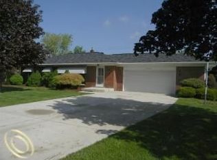 39546 Burton Dr, Novi, MI 48375