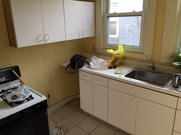 5th image of 139 Vermont Ave #2