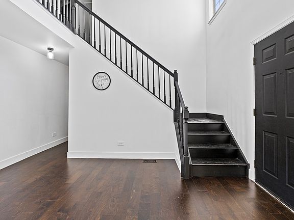 5th image of 2462 Green Valley Ct