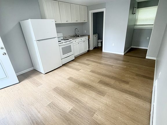 3rd image of 1113 Portland Cobalt Rd #10