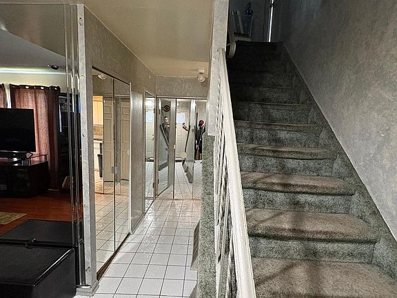 5th image of 152 Rennard St