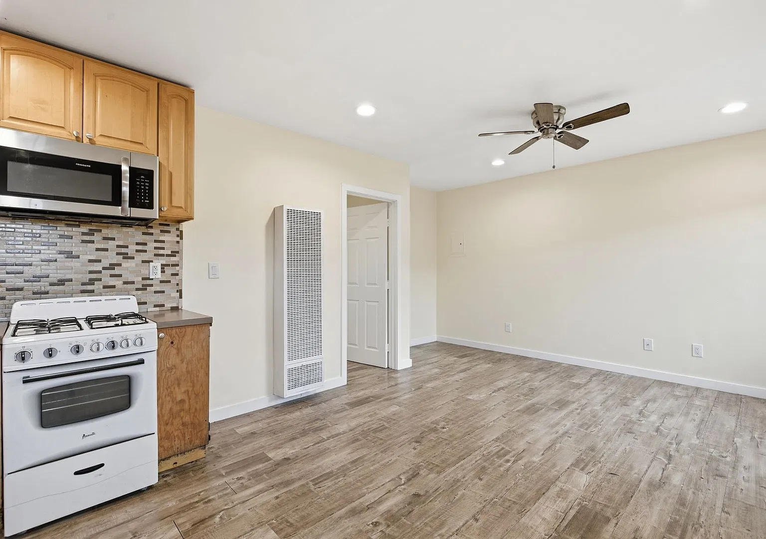 8910 S Avalon Blvd — Photo 3