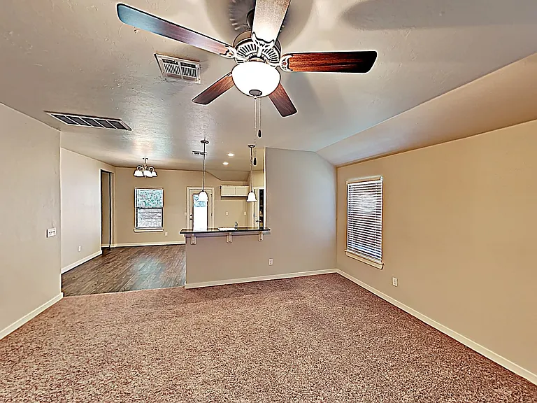 1045 Creekside Dr — Photo 3