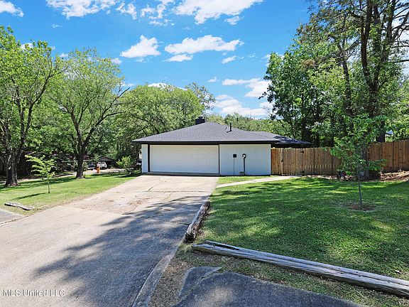 2nd image of 113 Angelia Ln