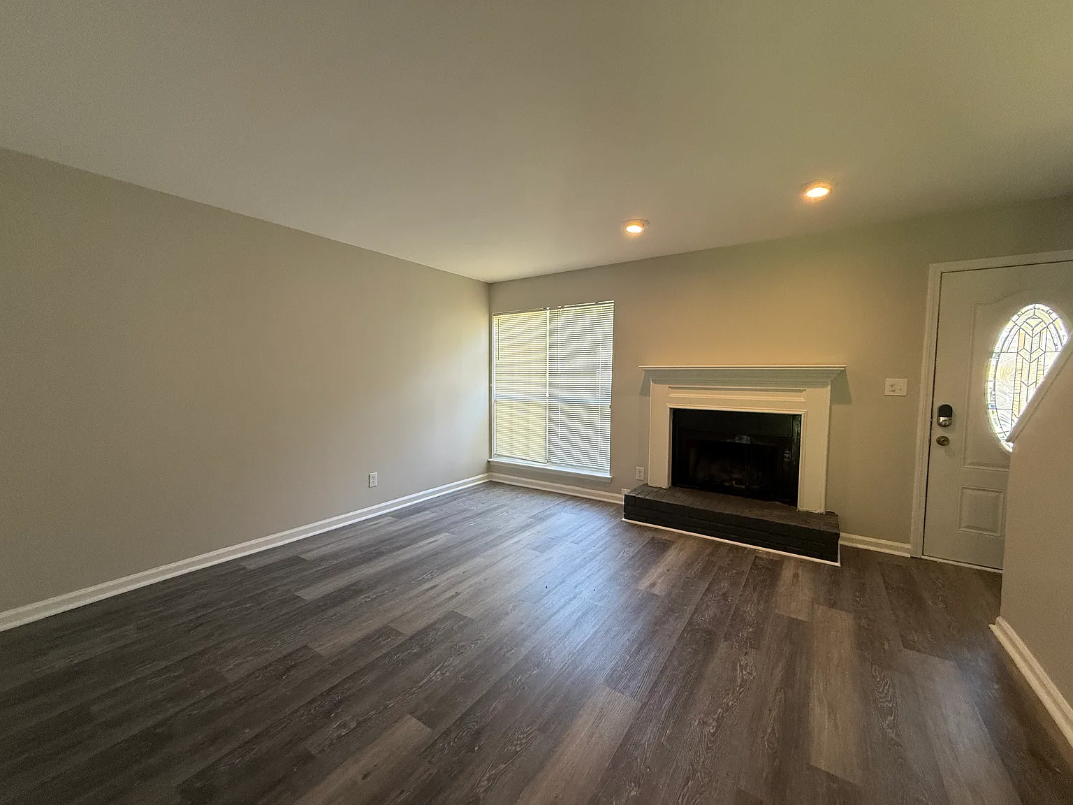 3 bed, 2.5 bath, 1426 sqft, $1,795 — Photo 2