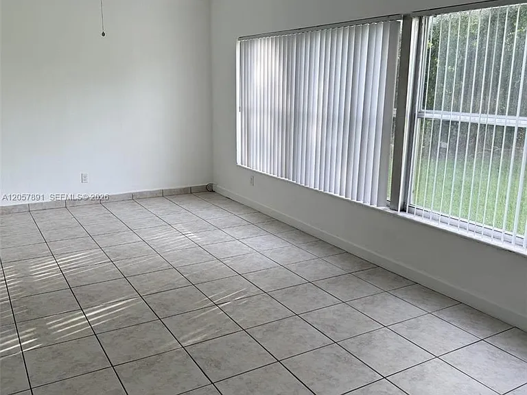 4855 University Dr #4855 — Photo 3