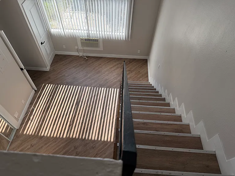 310 1/4 S Kenmore Ave #201 — Photo 20