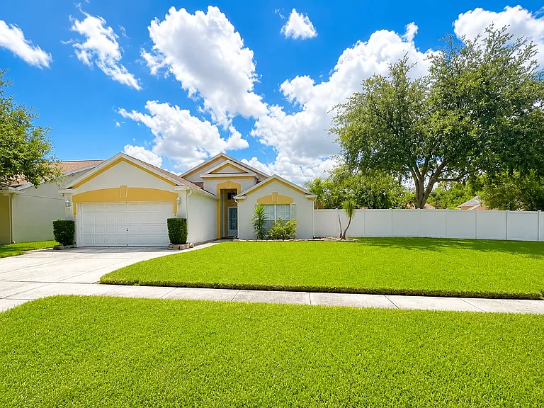 4201 Pine Isle Dr — Photo 2