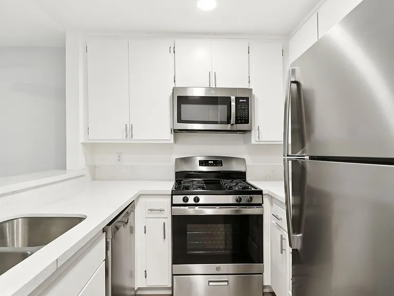 5405 Lindley Avenue — Photo 42